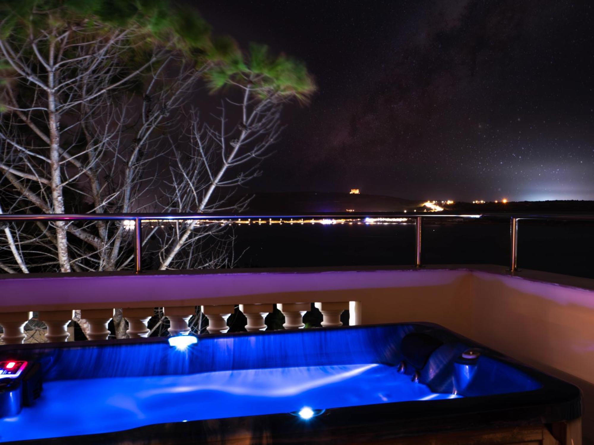 Villa Palma - Sunset Sea Views With Pool, Jacuzzi, Sauna And Games Room Mellieha Ngoại thất bức ảnh