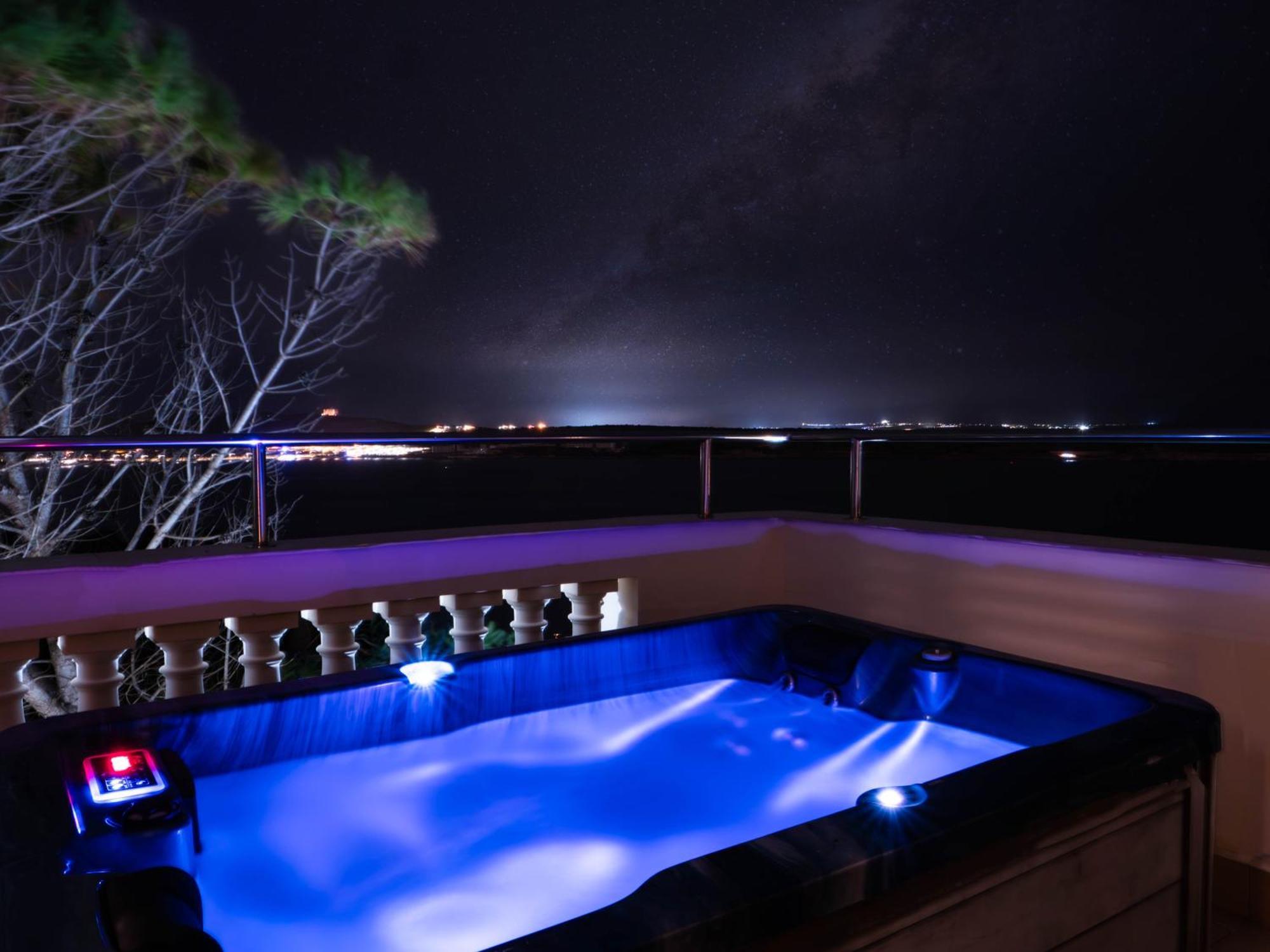 Villa Palma - Sunset Sea Views With Pool, Jacuzzi, Sauna And Games Room Mellieha Ngoại thất bức ảnh
